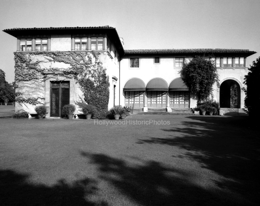 Harold Lloyd 1940 Greenacres 1225 Benedict Cyn Dr.jpg
